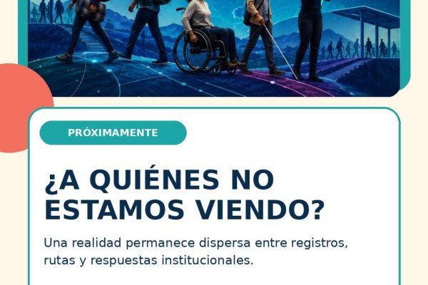 Carrusel de expectativa del informe Migrar sin ser invisible. Personas migrantes diversas frente a un mapa digital de Colombia: una mujer usuaria de silla de ruedas, un hombre con bastón blanco, una mujer que se comunica en lengua de señas y otras personas con equipaje. Texto principal: ¿A quiénes no estamos viendo?